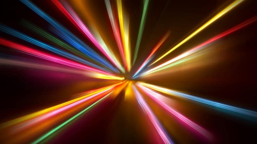 激光器里竟然藏着磁铁?揭秘永磁材料在光学中的“隐形”力量!